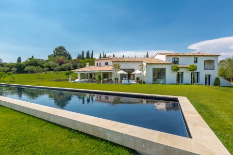 Stor luksus villa til salg i Mougins