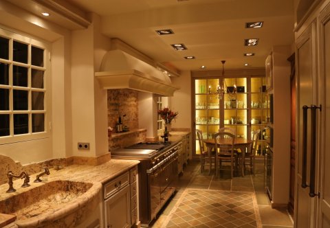 Eksklusivt kjøkken med kvalitetsutrustning